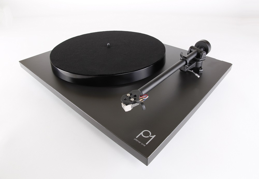 Köp Rega Planar 1 Plus vinylspelare med Carbon MM-pickup & RIAA